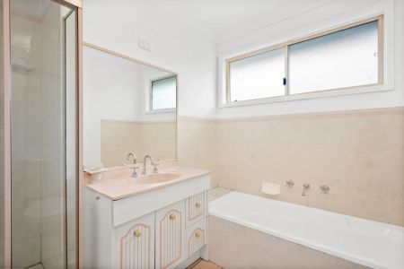 Sunlit Coastal Townhouse in a Quiet Boutique Setting - Photo 4