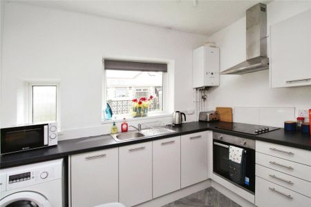 2 bedroom semi-detached house to rent - Photo 5