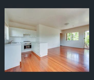 Easy Inner-City Living with Everything at Your Doorstep! - Photo 3