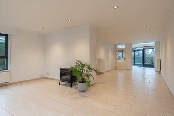 Gunstig gelegen 3 slpk woning met ruime tuin te Oud-Turnhout - Photo 1