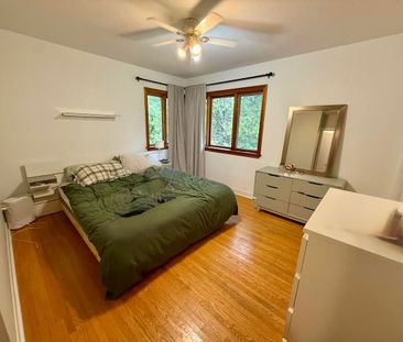 For Lease - 927 Srigley Street Unit# Main, Newmarket, Ontario - Photo 2