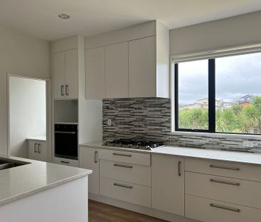 Charming 4BR Family Home RIVERHEAD - Photo 5