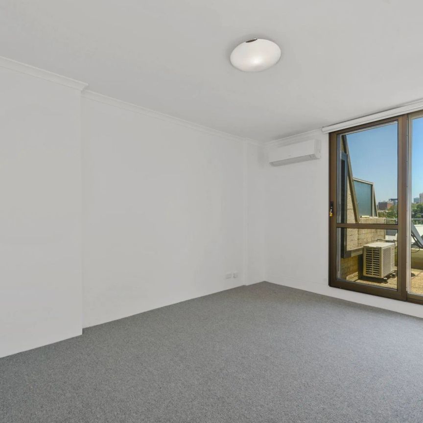 Unit 2/501 Glenmore Road, Edgecliff. - Photo 1