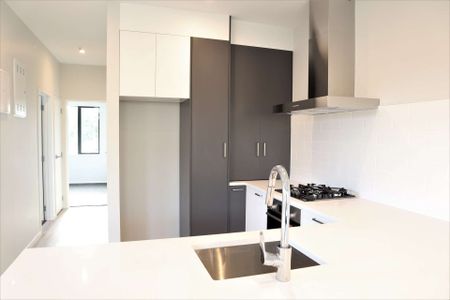 Modern living on McIndoe - Photo 3