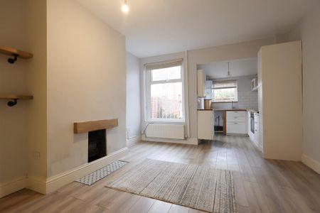 2 bedroom terraced house to rent - Photo 2