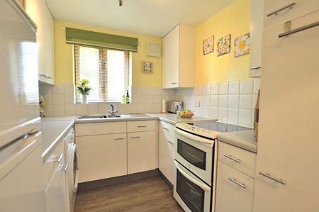 Maroons Way, London, SE6 - Photo 5