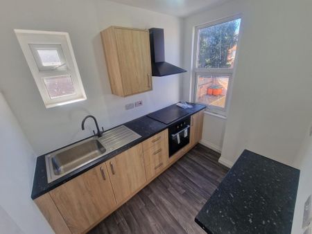 2 bedroom flat to rent - Photo 2
