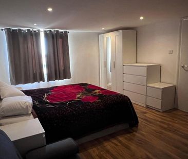 6 bedroom terraced house to rent - Photo 1