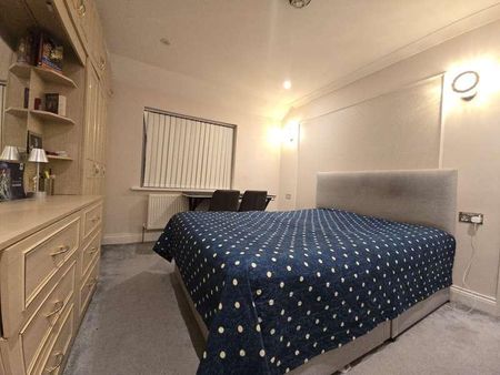 Wimborne Avenue, Hayes, UB4 - Photo 5