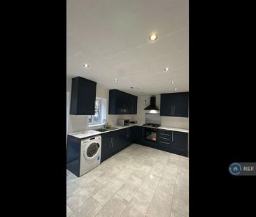 6 bedroom terraced house to rent - Photo 1