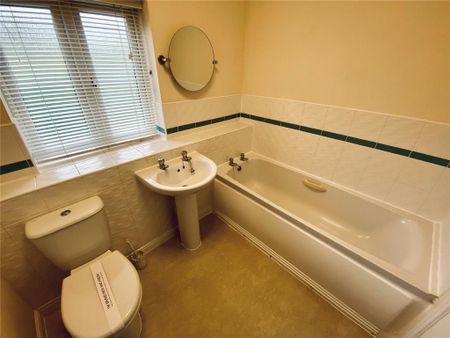 3 bedroom semi-detached house to rent - Photo 3