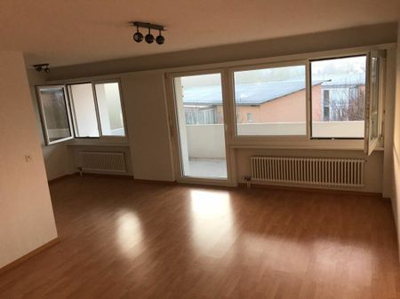 Gemütliche 4.5-Zimmer-Wohnung mit Balkon - Photo 2