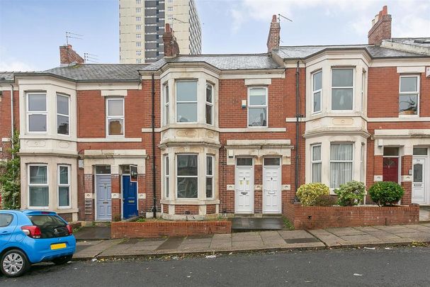 3 bedroom flat to rent - Photo 1