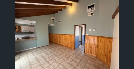 CHARMING 3-BEDROOM HOME IN A QUIET COURT LOCATION! - Photo 2