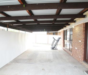 LOCATION !!! LOCATION !!! 3 BEDROOMS FRONT HOUSE IN QUIET STREET & ... - Photo 3