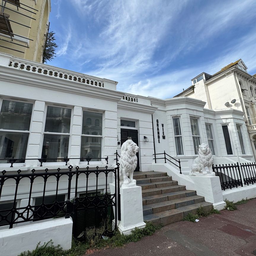 Burlington Place, Eastbourne - Photo 1