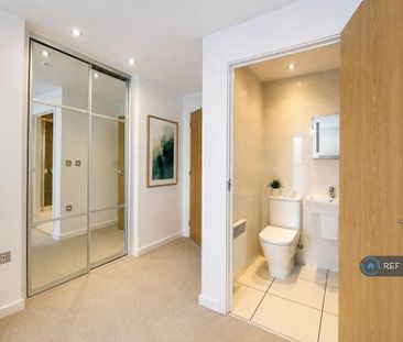 2 bedroom flat to rent - Photo 4