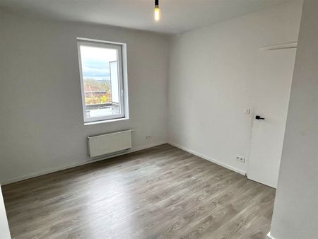 Stijlvol gerenoveerde en comfortabele woning met zonnige tuin - Photo 4