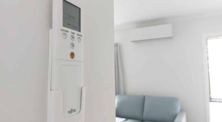 RENT REBATE FIRST 6 WEEKS AND 1 WEEK FREE RENT - Glenview Studio Unit! - Photo 2