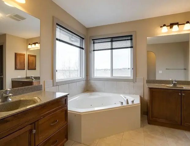 Spacious 4 Bedroom Detached home for rent in Evanston | 128 Evansdale Way Northwest, Calgary - Photo 1