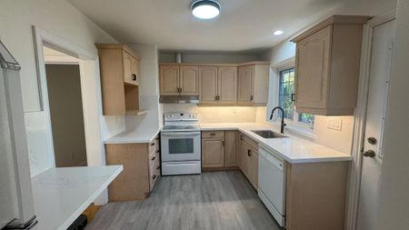 For Lease - 66 Paperbirch Drive Unit# B, Toronto, Ontario - Photo 3