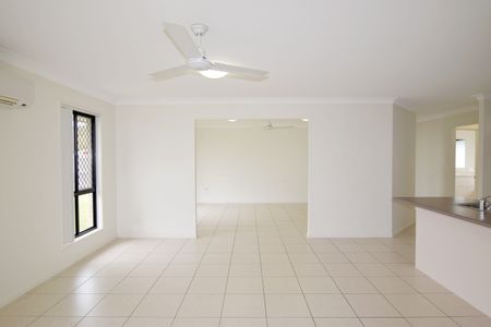 BREAK LEASE :: FULLY AIR CONDITIONED HOME WITH DOUBLE SIDE GATE ACCESS! - Photo 2