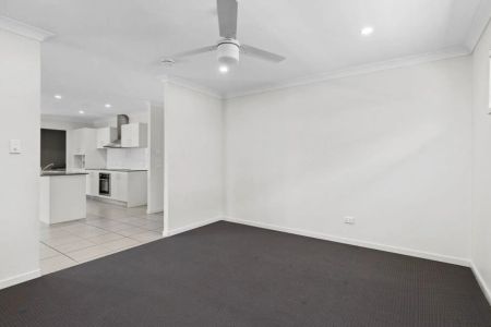 Spacious Family Living - Photo 2