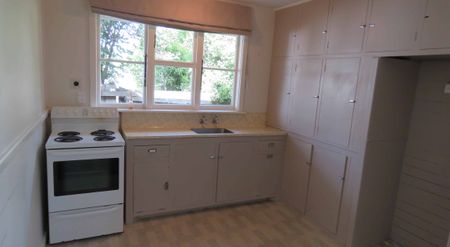 Great Location - Solid 3 Bedroom Home - Photo 3