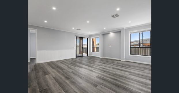 Modern home with all the luxuries - Photo 1