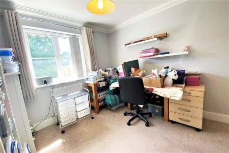 East Hill, Woking - 3 bedrooms Property for lettings - Seymours - Photo 3
