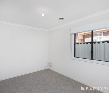 Discover your ideal home in this beautifully presented three-bedroo... - Photo 3