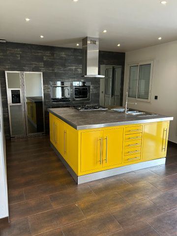 Location Maison 5 pièces 139m² - Photo 3