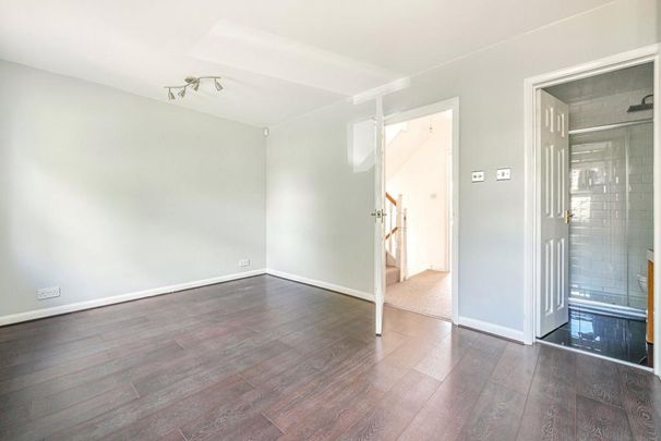 4 bedroom detached house to rent - Photo 1