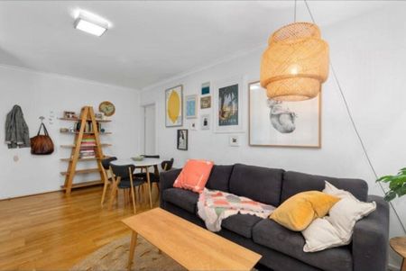 Caulfield North - Photo 5