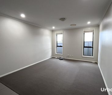 Spacious Modern Family Home with Multiple Living Areas - Photo 4