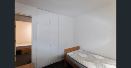 Modern & Stylish Fully Furnished 2 bedroom Studio Apartment. - Photo 2