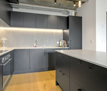 Modern Luxury - Unbeatable Location - Photo 6