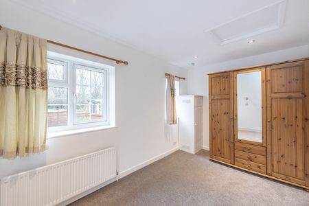 Available unfurnished now - Photo 5