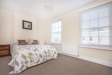 2 bedroom terraced house to rent - Photo 4