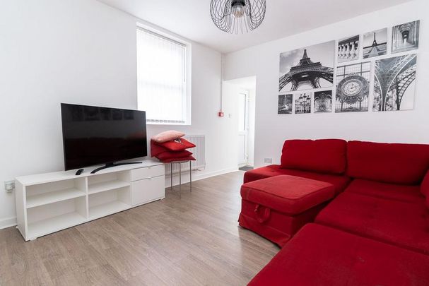 6 bedroom terraced house to rent - Photo 1