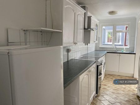 3 bedroom terraced house to rent - Photo 5