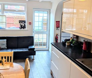 Garendon Gardens Room 5 - Photo 2