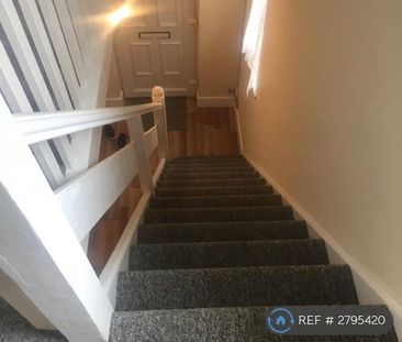 3 bedroom semi-detached house to rent - Photo 6