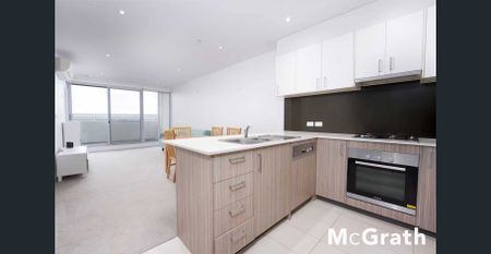 Stunning furnished 2-Bedroom Apartment in the Heart of Box Hill - Photo 2