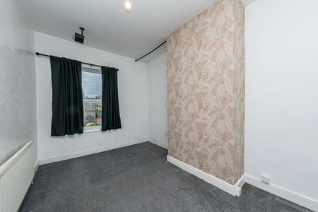 BRIDGE STREET MORLEY LEEDS LS27 0ER - Photo 3