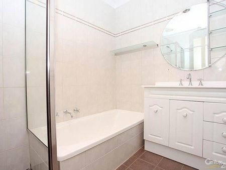 5-bedroom shared house / townhouse, Chatham Street - Photo 5