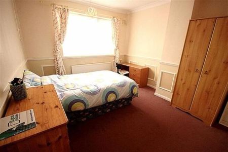 3 bedroom semi-detached house to rent - Photo 3