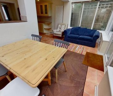 4 bedroom semi-detached house to rent - Photo 5