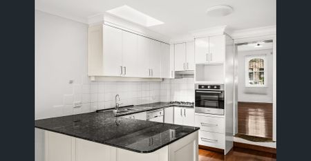 Recently Renovated Inner City Terrace - Photo 5