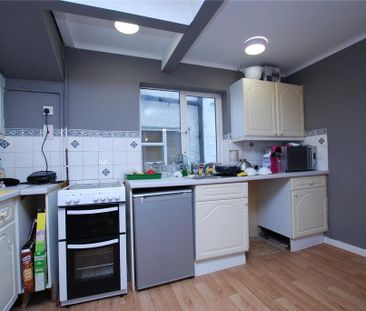 4 bedroom semi-detached house to rent - Photo 5